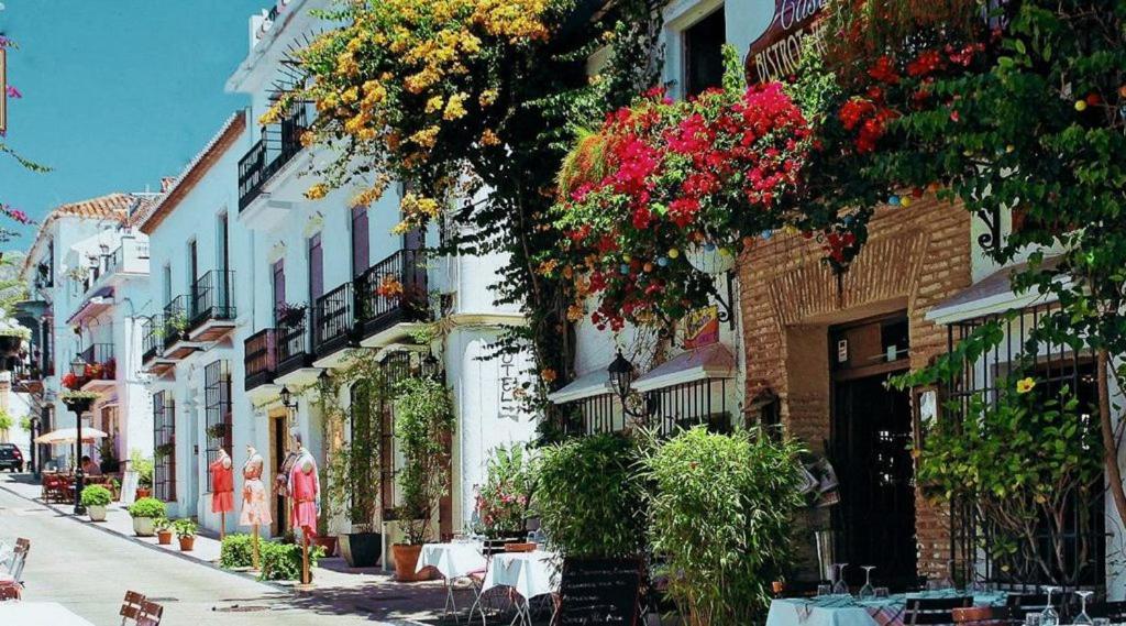Cozy 2-Bed 2-Bathroom Apartment In Marbella Town Centre ภายนอก รูปภาพ